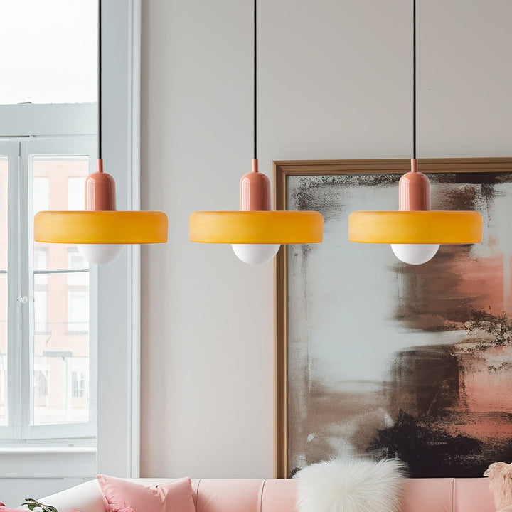 Lampa wisząca z 3 kloszami, szklane. Nowoczesne oświetlenie jadalni.