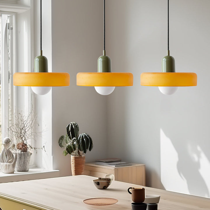 Szklana lampa wisząca, nowoczesna. Trzy klosze.