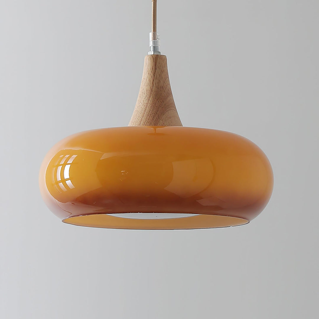 Lampa sufitowa z ciepłym światłem, idealna do przytulnej jadalni. Drewniana, regulowana.