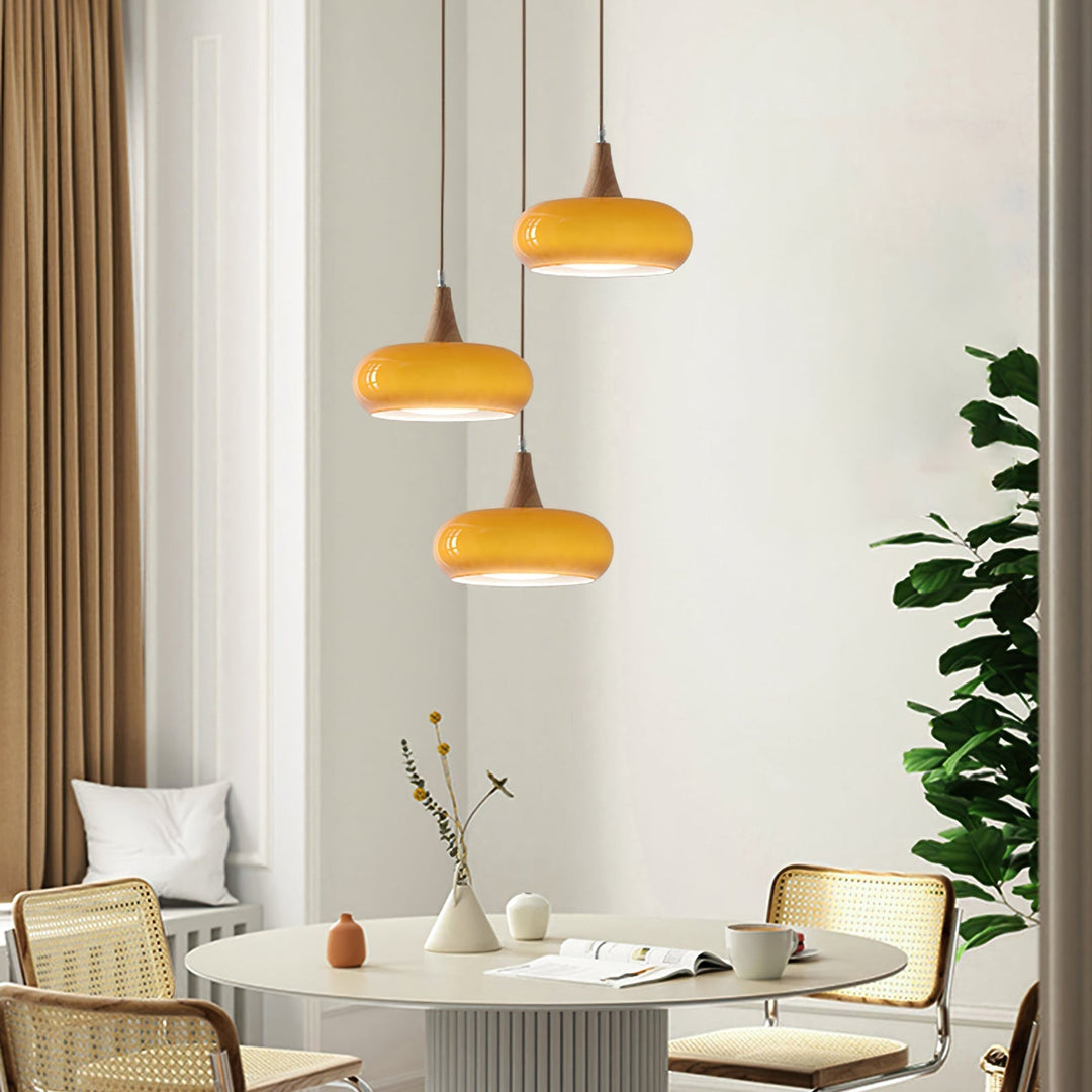 Elegancka lampa sufitowa, dekoracja do nowoczesnych wnętrz. Styl skandynawski, ciepłe światło.