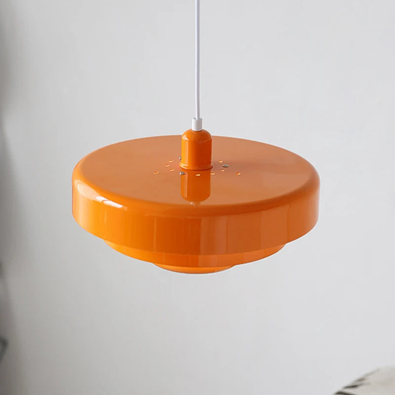 Lampa wisząca do kuchni, nowoczesny design, minimalistyczny styl. Energooszczędne oświetlenie.