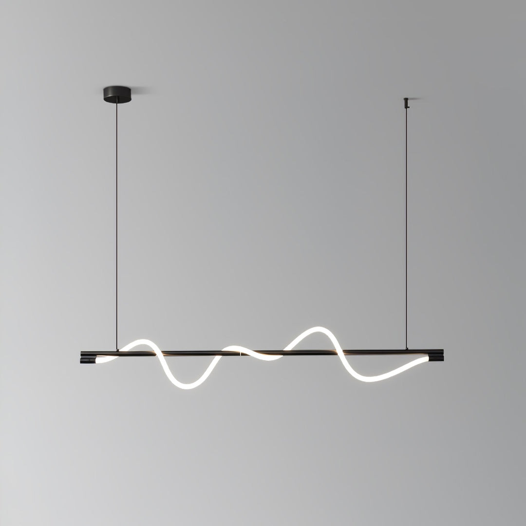 Elegancka lampa wisząca LED, mosiądz, regulowana wysokość.