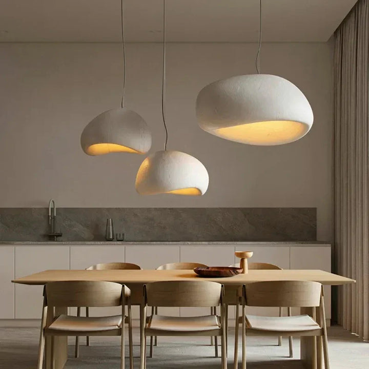Nowoczesna lampa wisząca LED w stylu japandi, idealna do jadalni i salonu.