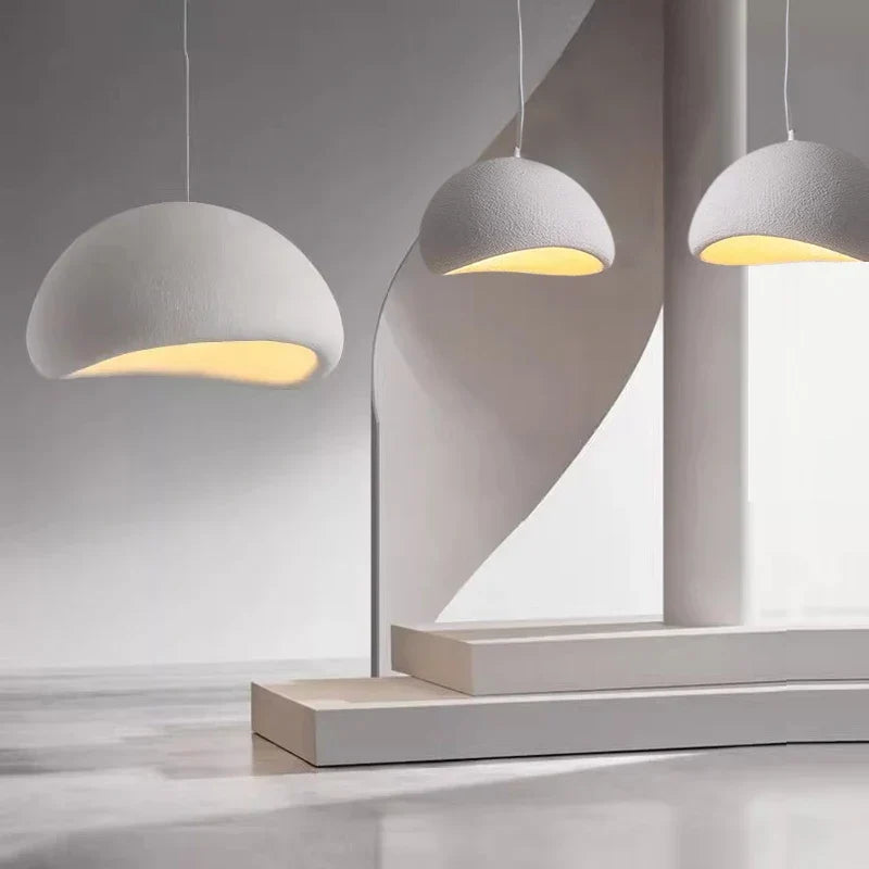 Designerska lampa wisząca LED, nowoczesne oświetlenie sufitowe japandi do współczesnych wnętrz.
