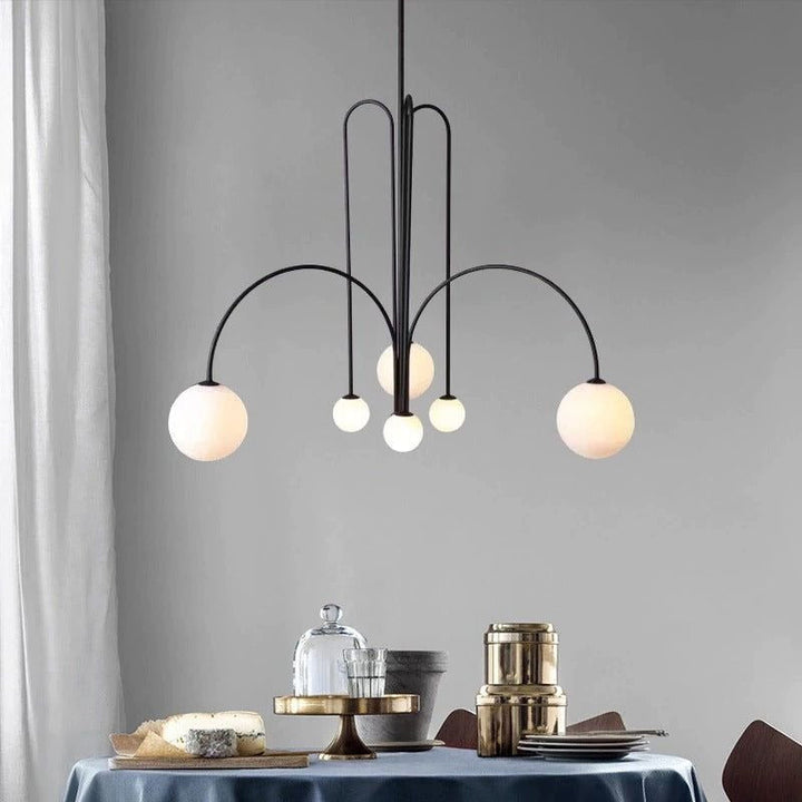 Designerska metalowa lampa sufitowa, luksusowe oświetlenie do nowoczesnych wnętrz sypialni.