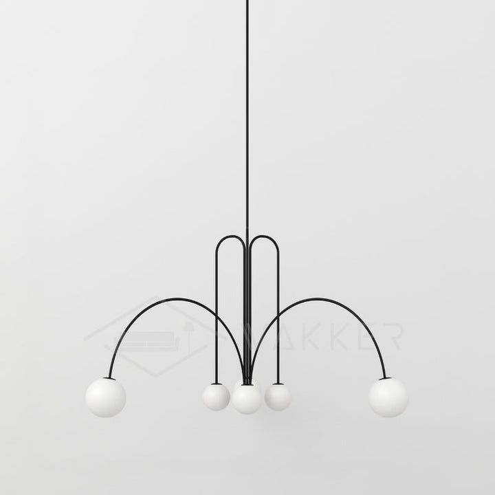 Designerska lampa wisząca, metalowa konstrukcja, idealne oświetlenie dekoracyjne do sypialni.