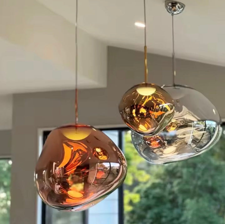 Minimalistyczna lampa wisząca szklana do kuchni. Nowoczesny design i dekoracja. Idealna do biura.