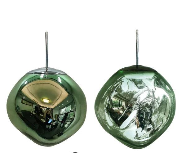 Lampa wisząca ze szkła i metalu, nowoczesna. Minimalistyczny design oświetlenia sufitowego do eleganckich wnętrz.