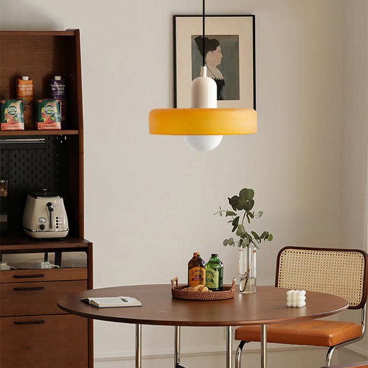 Lampa wisząca kula ze szkła, do salonu, nowoczesne oświetlenie wewnętrzne.