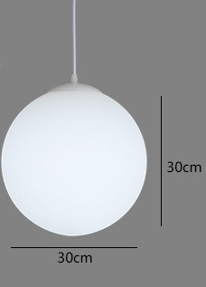 Stylowa lampa kula, idealne oświetlenie sufitowe do korytarza lub biura.