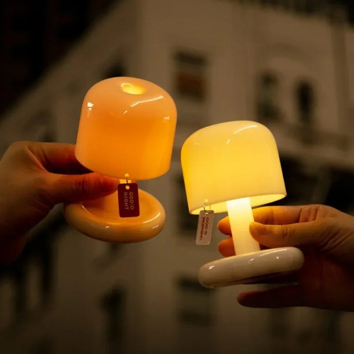 Dekoracyjna lampka grzybek LED. Nowoczesna, minimalistyczna lampka stołowa do salonu.