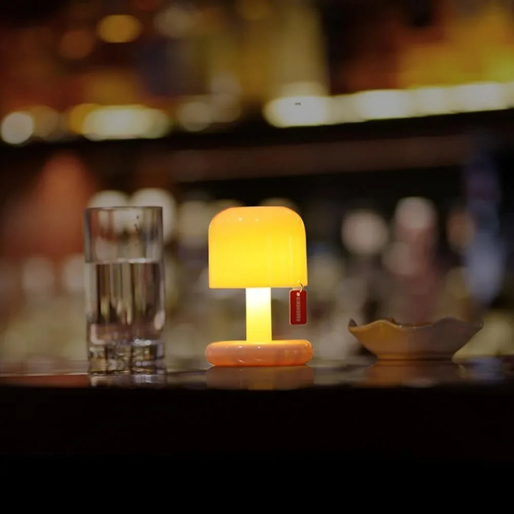 Przenośna lampka stołowa grzybek LED USB. Nastrojowe oświetlenie do relaksu w salonie.