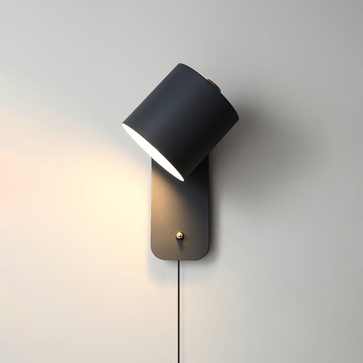 Czarna obrotowa lampa ścienna, nowoczesny design do salonu.