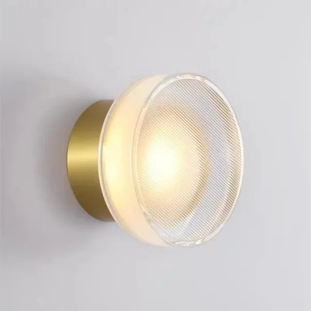 Lampa ścienna LED, nowoczesne oświetlenie do salonu. Okrągły design, przytulna atmosfera.