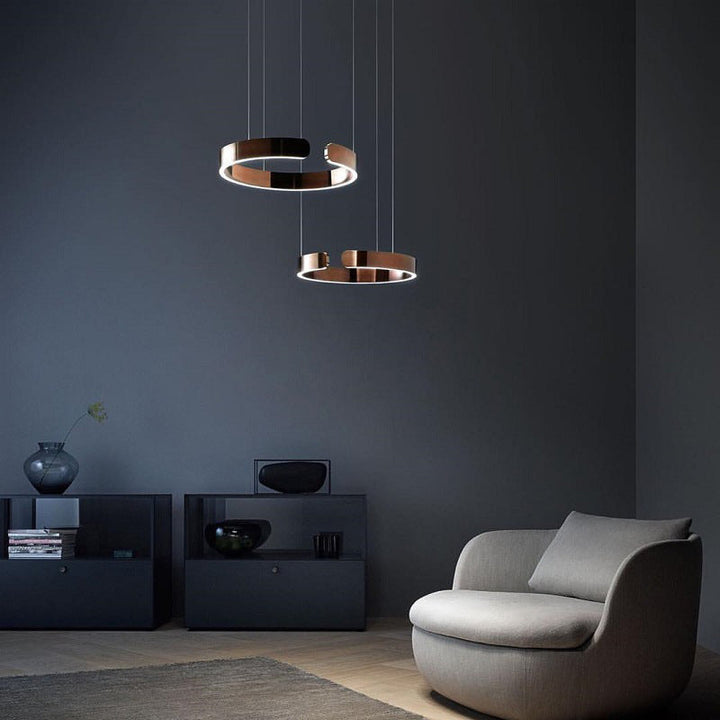 Minimalistyczna okrągła lampa wisząca LED, stworzona do eleganckich wnętrz salonu i jadalni.