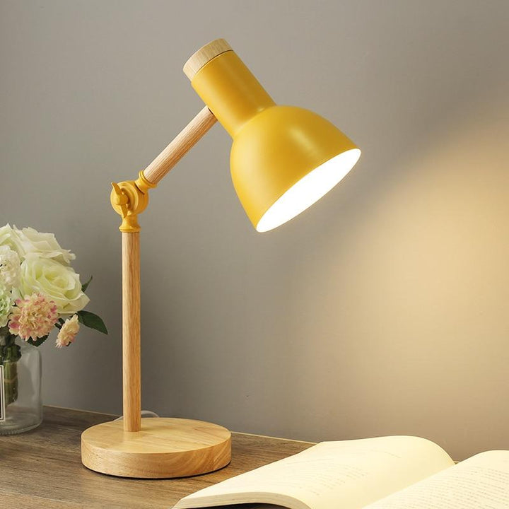 Lampa stołowa z eleganckim designem. Regulowane, nowoczesne oświetlenie nordyckie do pracy i relaksu.