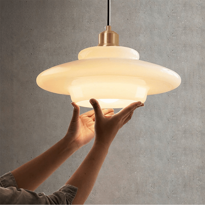 Designerska lampa wisząca nowoczesna. Regulowane oświetlenie sufitowe ze szkła do salonu.