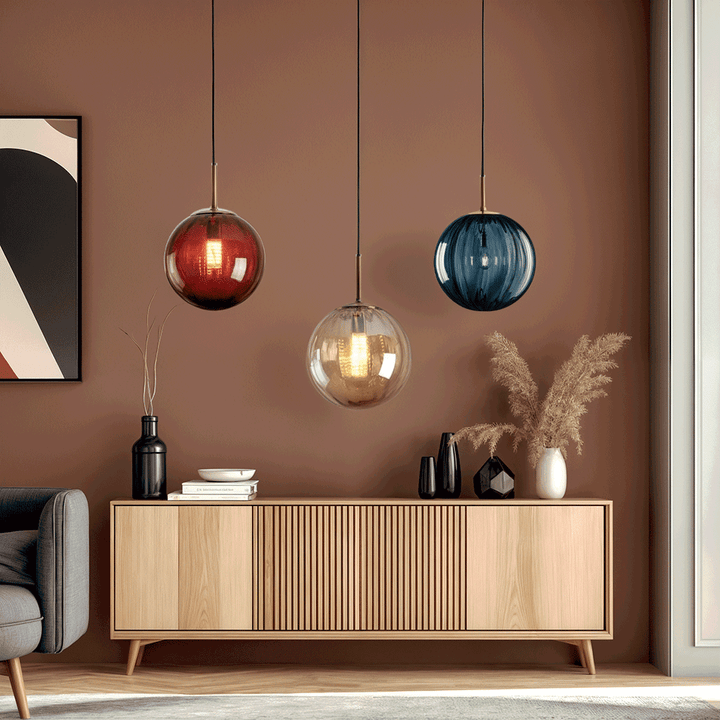 Designerska lampa wisząca ze szkła, idealna do nowoczesnych wnętrz. Dekoracyjne oświetlenie.