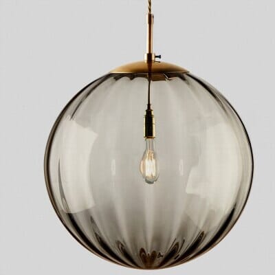 Designerska lampa wisząca szklana, idealna do salonu. Eleganckie oświetlenie sufitowe.