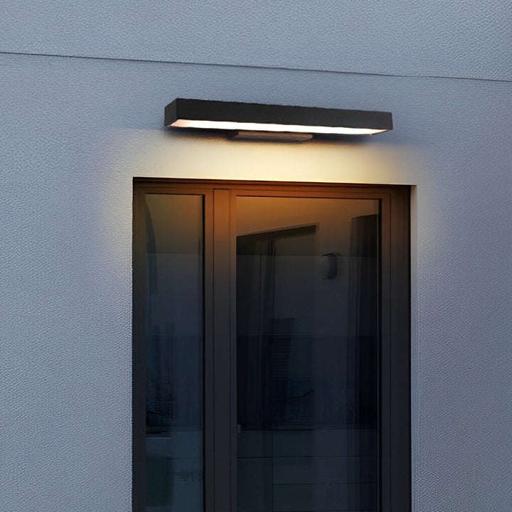 Energooszczędna lampa LED zewnętrzna z czujnikiem ruchu. Praktyczne i estetyczne oświetlenie.