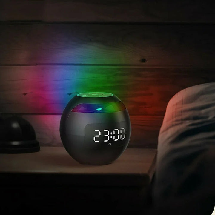 Wielofunkcyjny budzik cyfrowy z Bluetooth, zegarem LED i zintegrowanym głośnikiem. Praktyczny gadżet do domu.