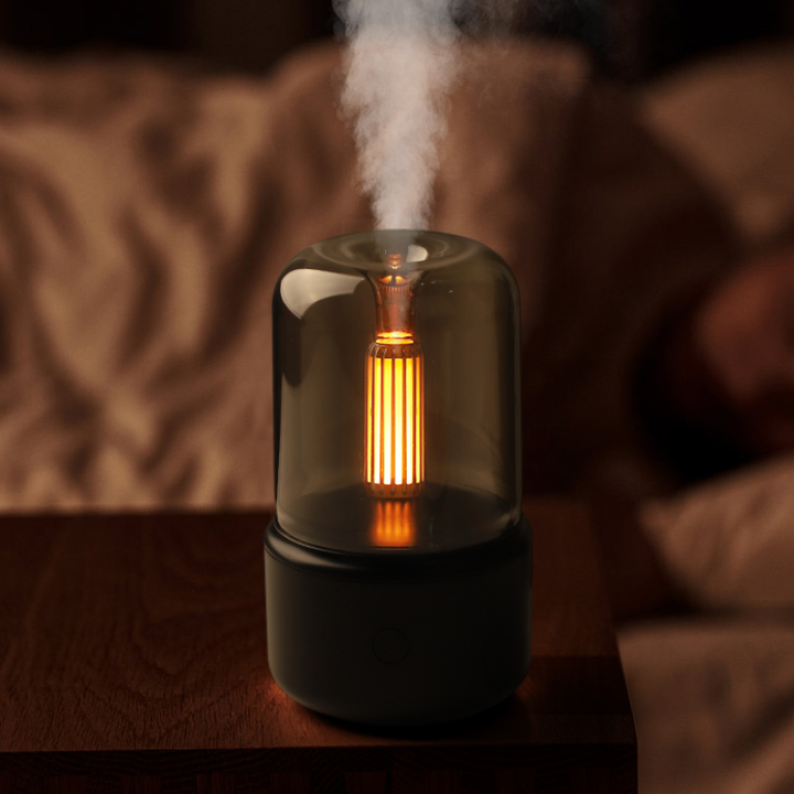 Elegancki dyfuzor LED z efektem płomienia, stylowa lampka i element wystroju wnętrz.