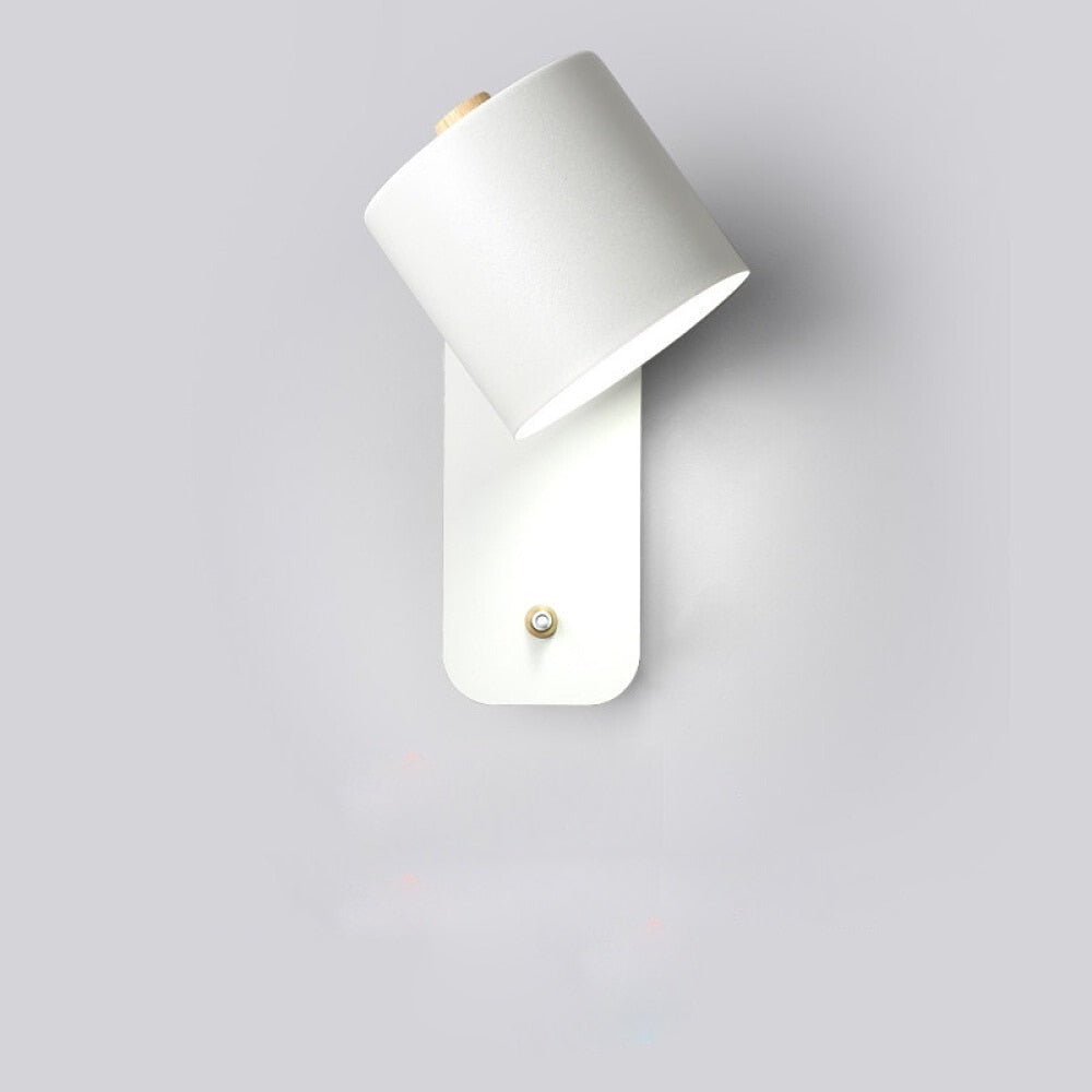 Nowoczesny kinkiet ścienny LED, metalowy design z włącznikiem. Elegancka lampa do wnętrz.