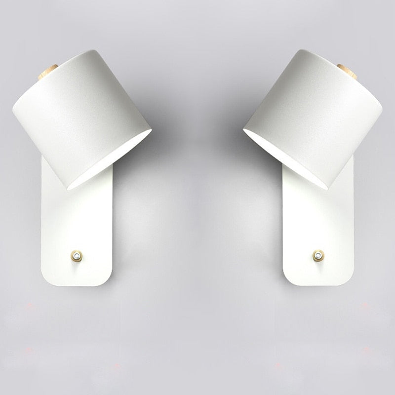 Metalowa lampa ścienna LED, nowoczesny design. Kinkiet z włącznikiem do minimalistycznego oświetlenia.