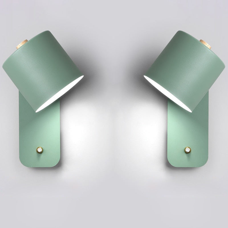 Nowoczesny, metalowy kinkiet LED. Lampa ścienna z designerskim akcentem i wbudowanym włącznikiem.