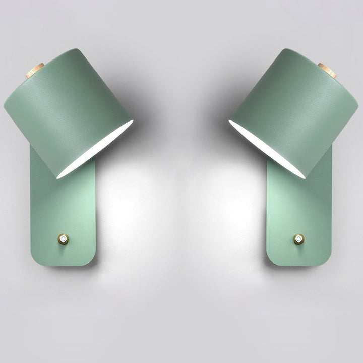 Nowoczesny, metalowy kinkiet LED. Lampa ścienna z designerskim akcentem i wbudowanym włącznikiem.