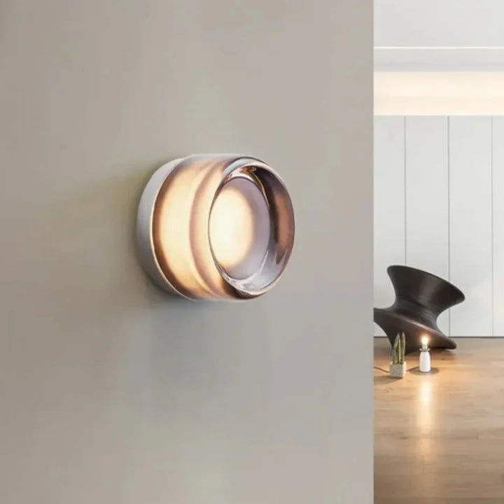 Designerski kinkiet LED, nastrojowe światło. Nowoczesna lampa ścienna, idealna do dekoracji wnętrz.