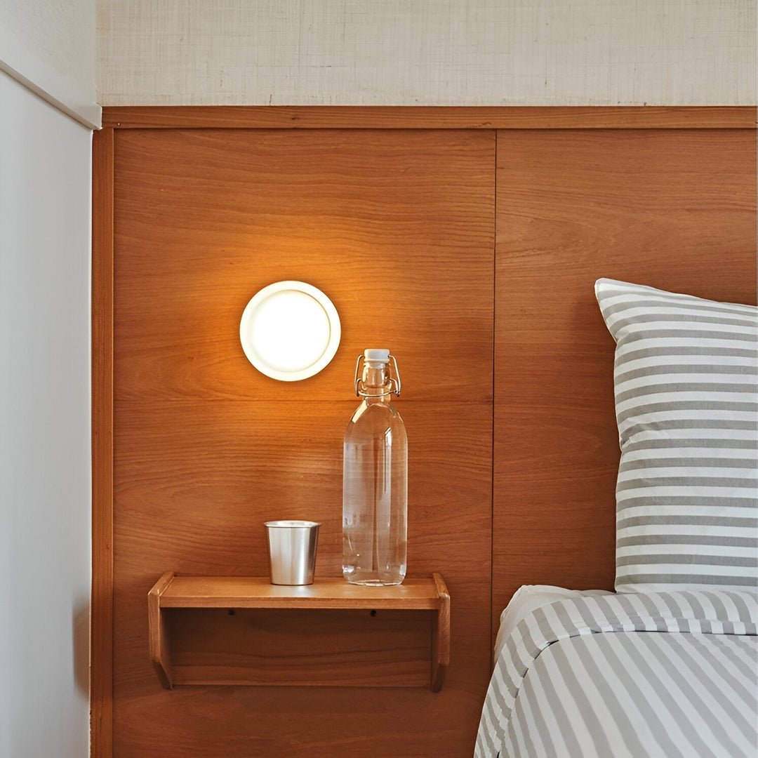 Lampa ścienna LED z czujnikiem ruchu, nowoczesny design, styl skandynawski, nastrojowe oświetlenie.