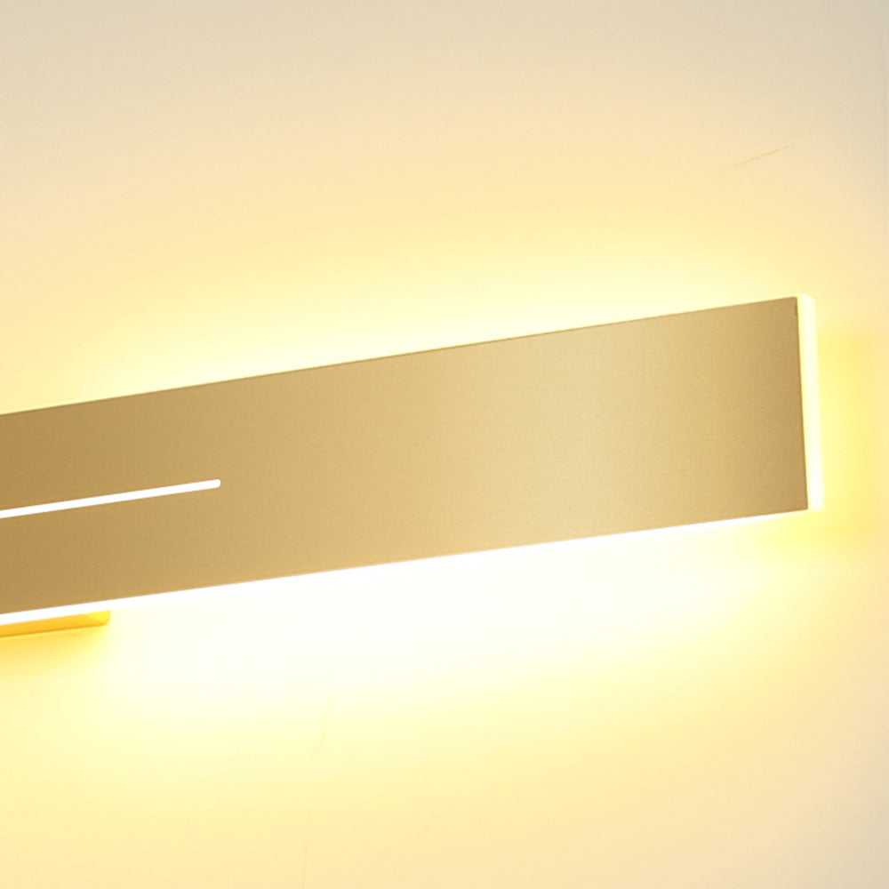 Nowoczesna lampa ścienna LED, smukły profil, idealna do salonu, czarne wykończenie.
