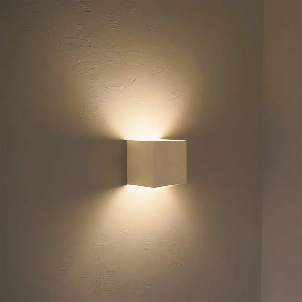 Kinkiet zewnętrzny LED, regulowany strumień światła góra/dół, kwadratowy, aluminiowy.