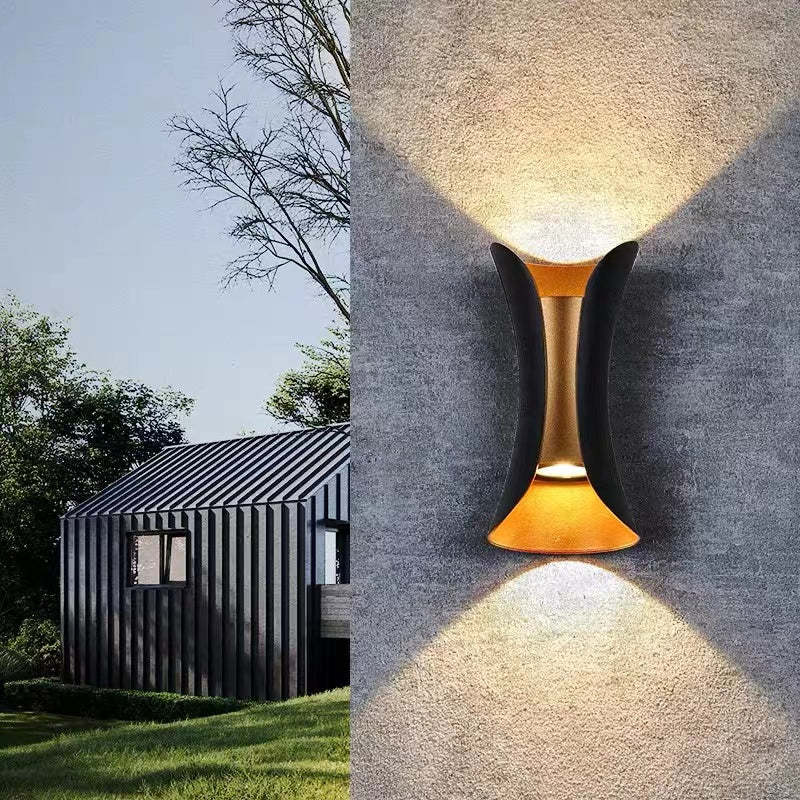 Czarny kinkiet LED zewnętrzny, nowoczesny design, efektywne oświetlenie góra-dół do ogrodu.