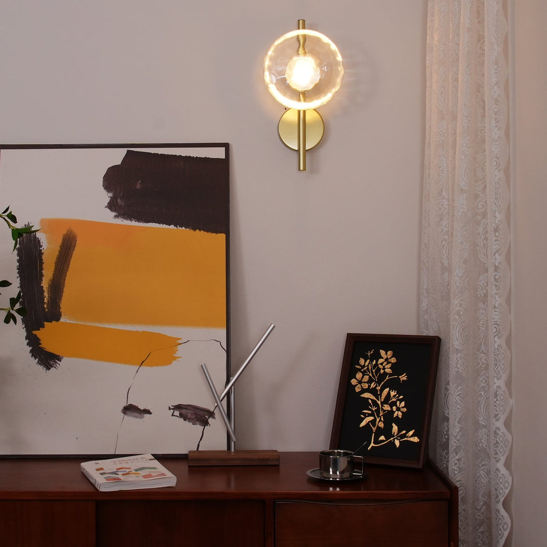 Minimalistyczny okrągły kinkiet LED, teksturowany, do korytarza, ambient.