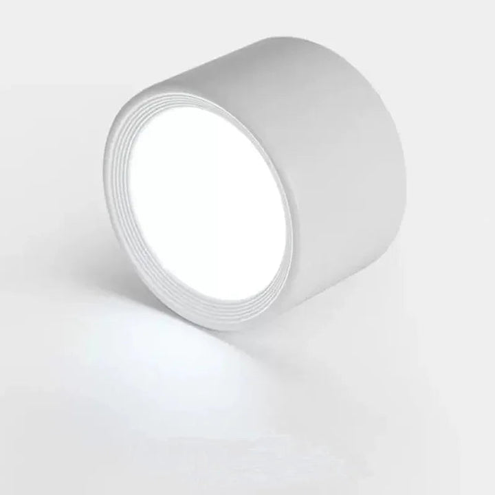Regulowany downlight LED natynkowy. Nowoczesne oświetlenie sufitowe, energooszczędne i minimalistyczne.