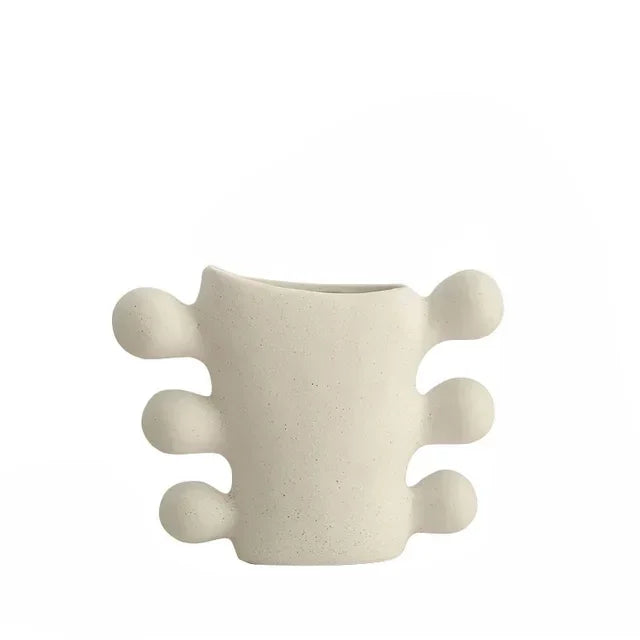 Unikalny rzeźbiony wazon. Designerska dekoracja do nowoczesnego salonu. Elegancka ozdoba na półkę, stół.