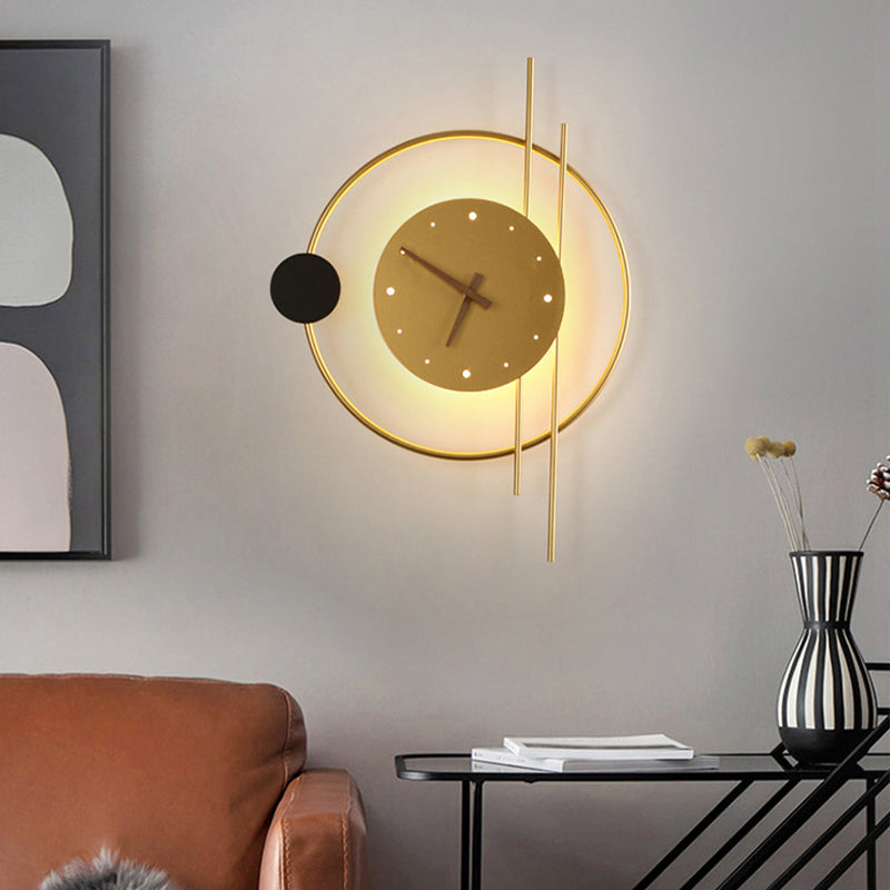 Dekoracyjny zegar ścienny LED z nowoczesnym oświetleniem ambientowym. Stylowy element designu do współczesnych wnętrz.