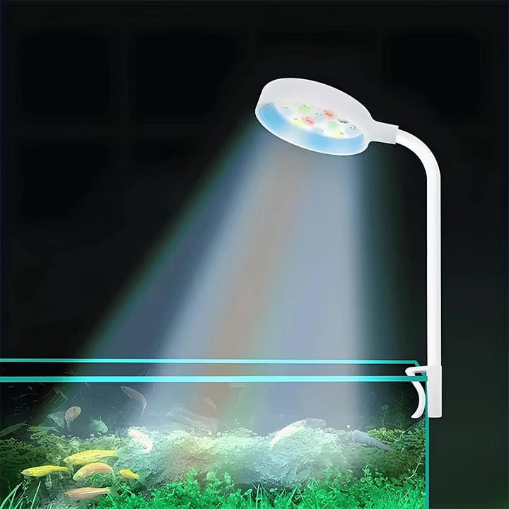 Nowoczesne oświetlenie akwariowe LED USB, idealne do małych i średnich akwariów z rybami i roślinami.