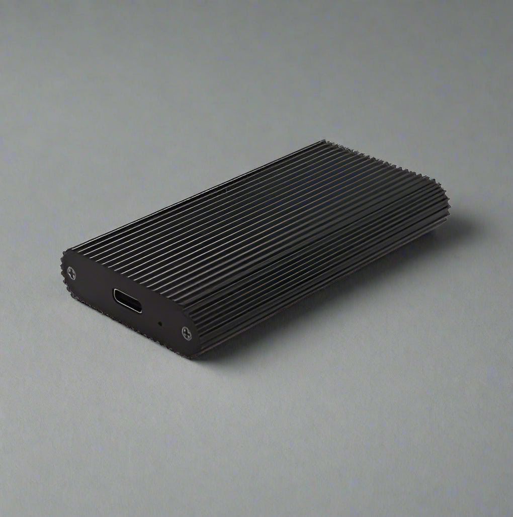 Obudowa M.2 SSD USB-C do szybkiego transferu. Przenośny adapter na dysk, idealny jako pamięć zewnętrzna.