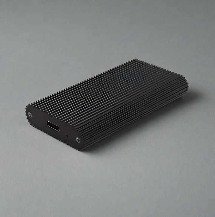 Obudowa M.2 SSD USB-C do szybkiego transferu. Przenośny adapter na dysk, idealny jako pamięć zewnętrzna.