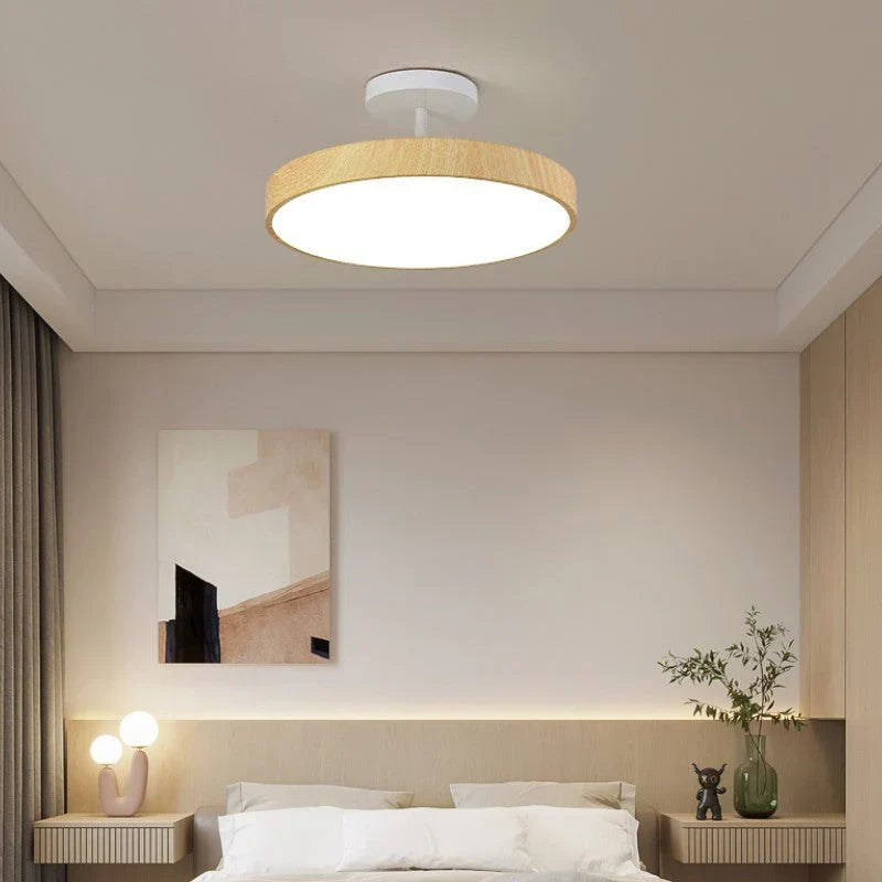Okrągła lampa sufitowa LED w stylu skandynawskim, idealna do salonu. Nowoczesne, minimalistyczne oświetlenie.