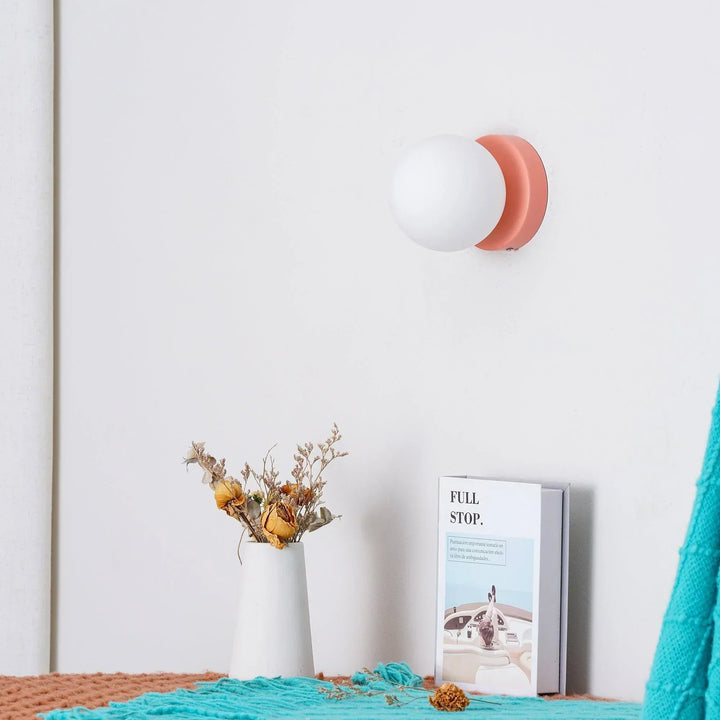 Skandynawski kinkiet LED, designerska lampa ścienna, minimalistyczne oświetlenie do domu.