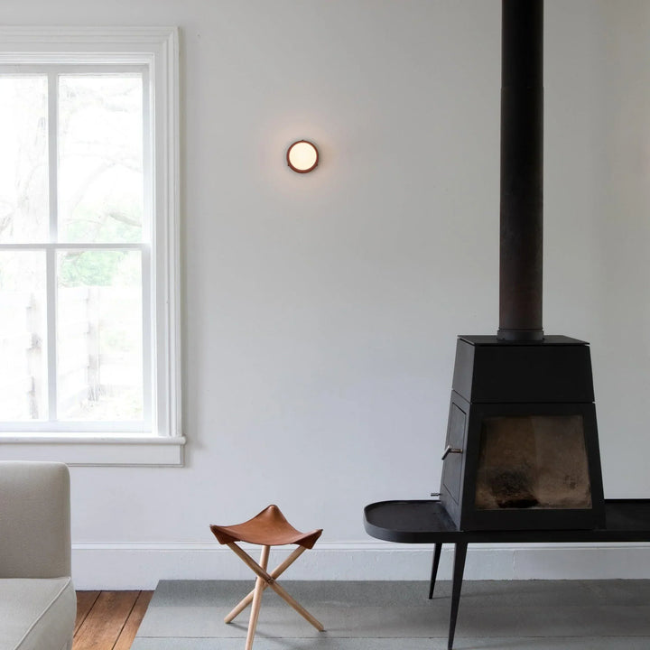 Minimalistyczny kinkiet LED, lampa ścienna z miękkim światłem, dekoracja wnętrz.