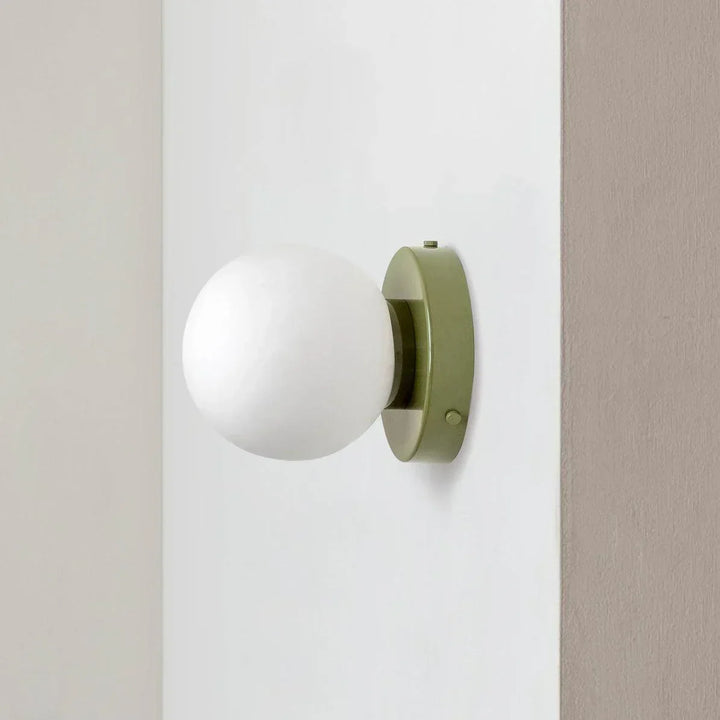 Lampa ścienna LED, minimalistyczny kinkiet, idealny do nowoczesnych wnętrz.