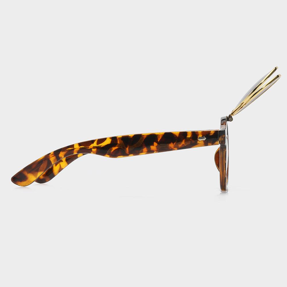 Modne okulary przeciwsłoneczne unisex z podnoszonymi soczewkami.