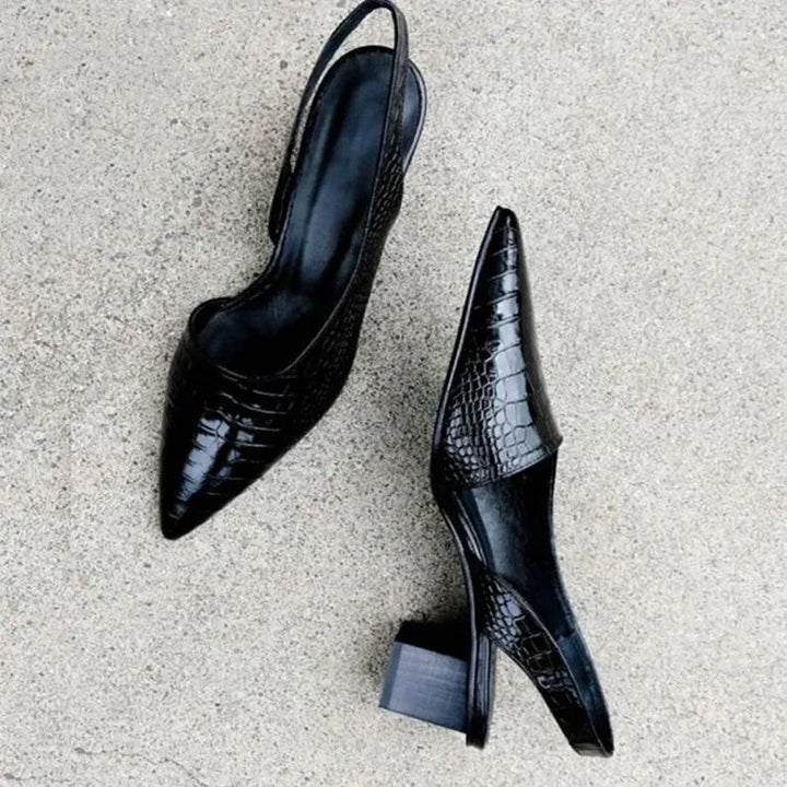 Eleganckie ciemnobrązowe czółenka damskie Lara z motywem croco i stabilnym obcasem