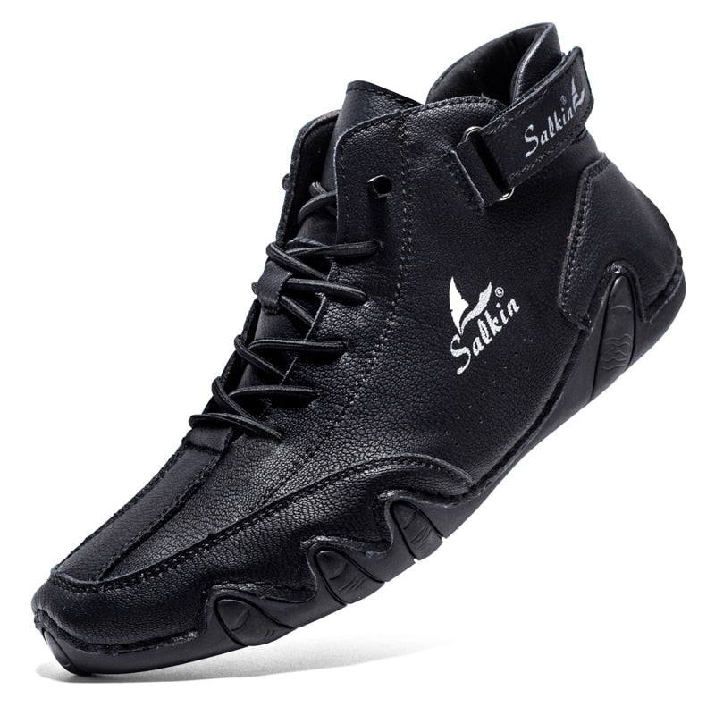 Czarne buty sportowe Ethan w dynamicznym ujęciu