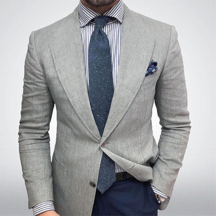 Jasnoszary męski blazer z elegancką koszulą i krawatem